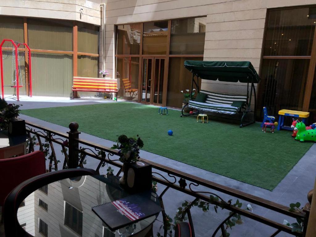 耶烈万 California Boutique酒店 外观 照片