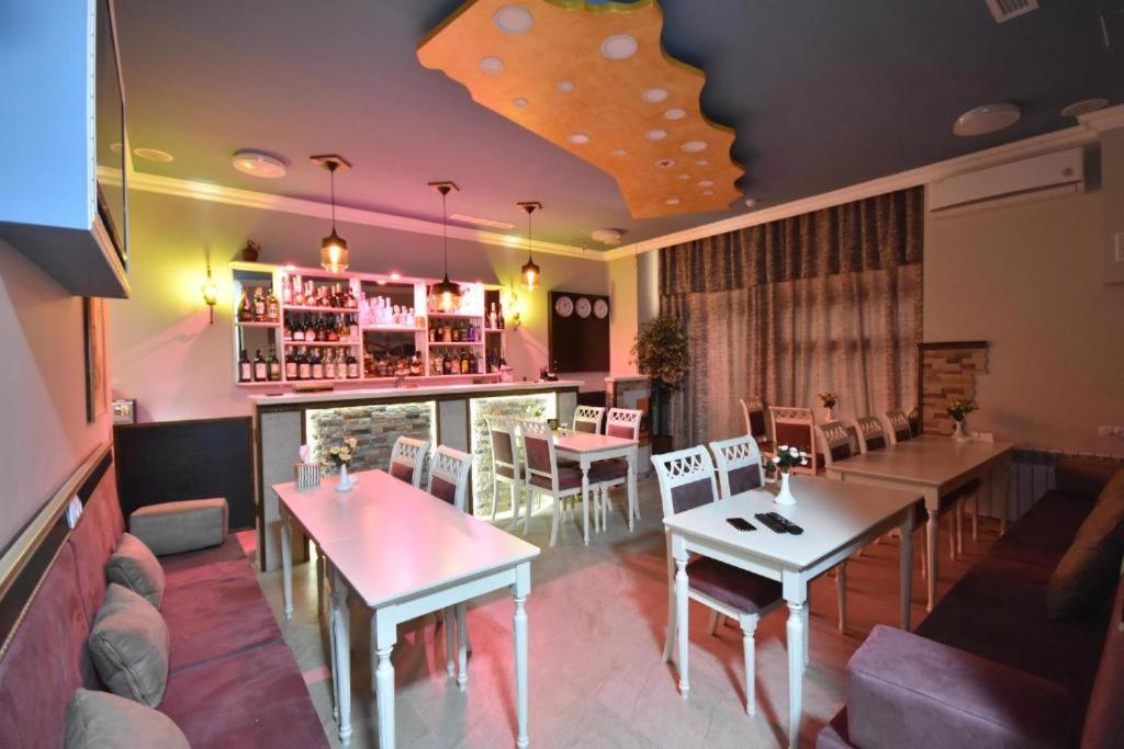 耶烈万 California Boutique酒店 外观 照片