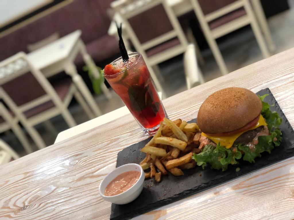 耶烈万 California Boutique酒店 外观 照片